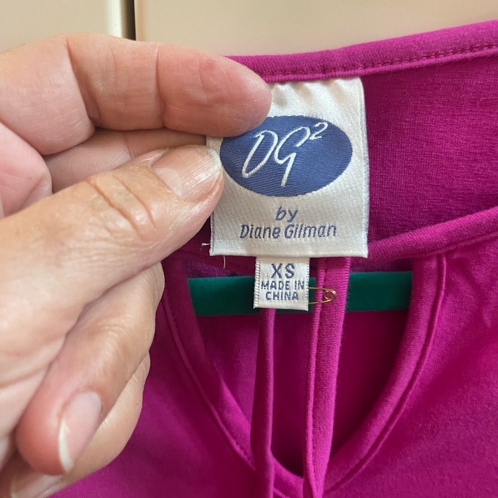 DG2 Diane Gillman Fuchsia Pullover Blouse Tank Top Size XS Flare Sleeves - Picture 2 of 7